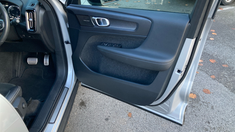 Volvo Xc40 2.0 D3 R DESIGN 5dr AWD Geartronic Diesel Estate